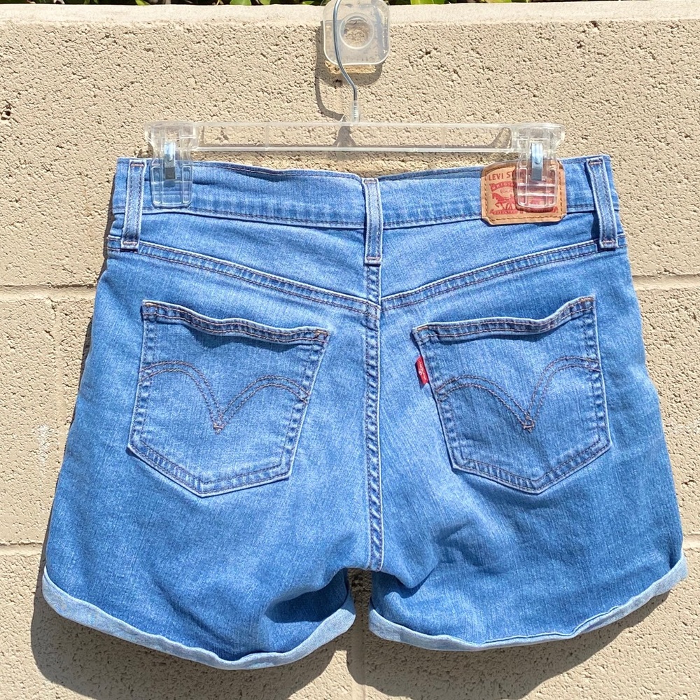 LEVIS LIGHT WASH SHORTS - Picture 4 of 5